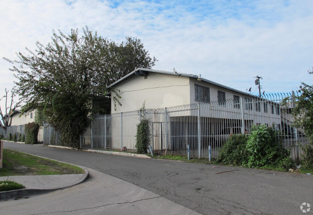 Photo - 831 E Pine St