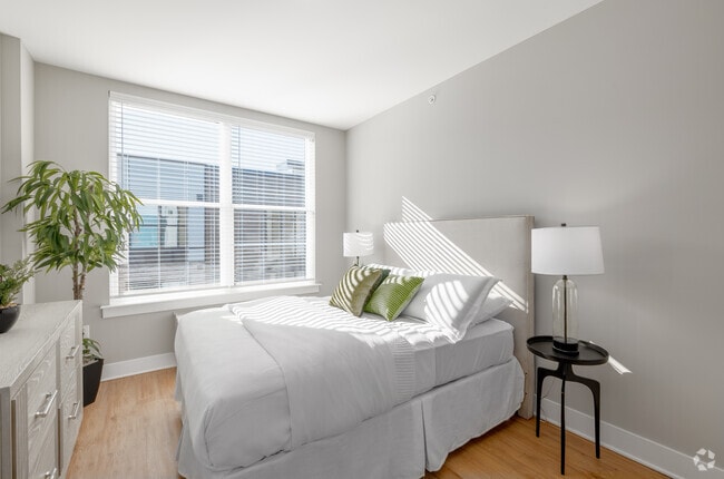 Interior Photo - Meridia Linden 1001