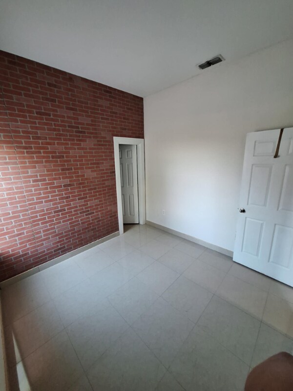 Photo - 4508 N Mile 4 1/2 W Unidad B