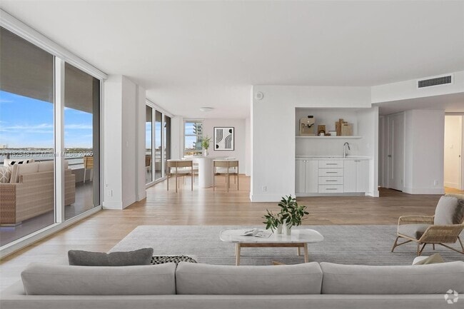 Building Photo - 555 NE 34th St Unit 601 Rental