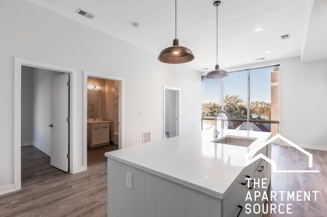 Photo - 2247 W Lawrence Ave Unit 402