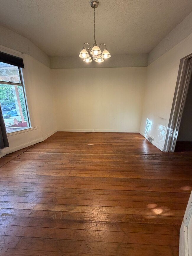 208-216 10th Ave