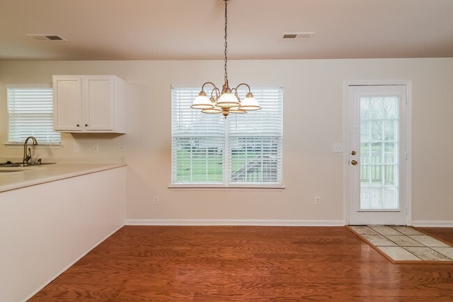 Photo - 1864 Devon Dr