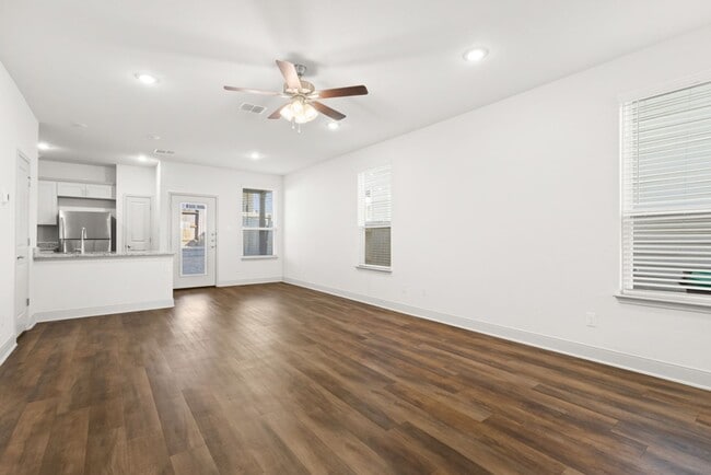 Building Photo - 7620 Magnolia Village
