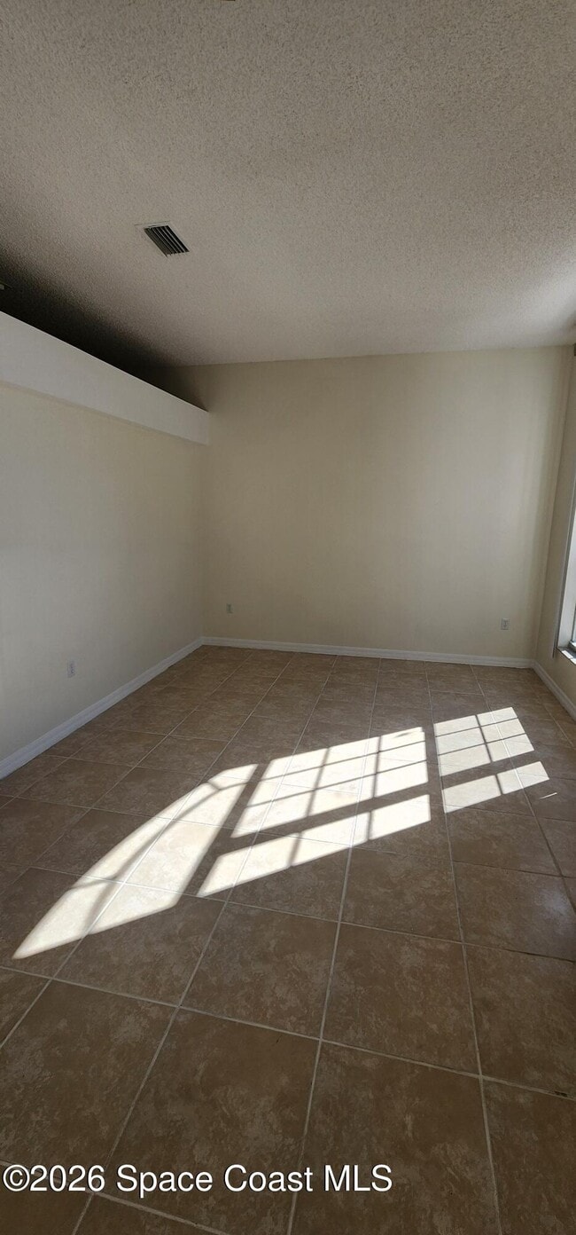 Photo - 1807 Edith St NE