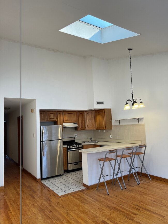 Building Photo - 625 S 19th St Unit 3