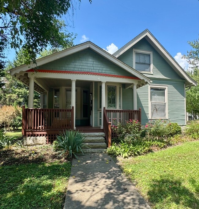 Photo - 321 N Indiana Ave