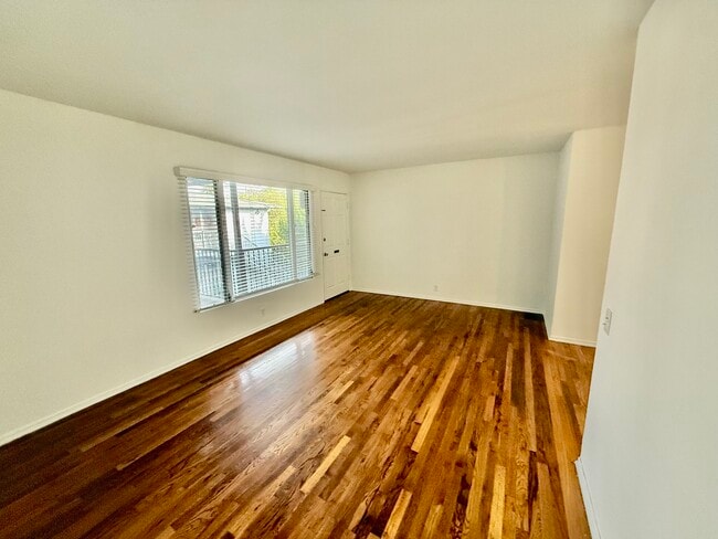 Photo - 4900 Woodman Ave