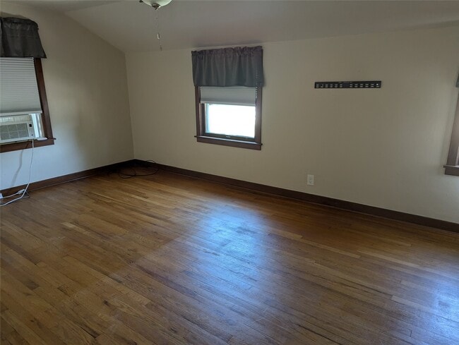 Photo - 10 Bidwell St