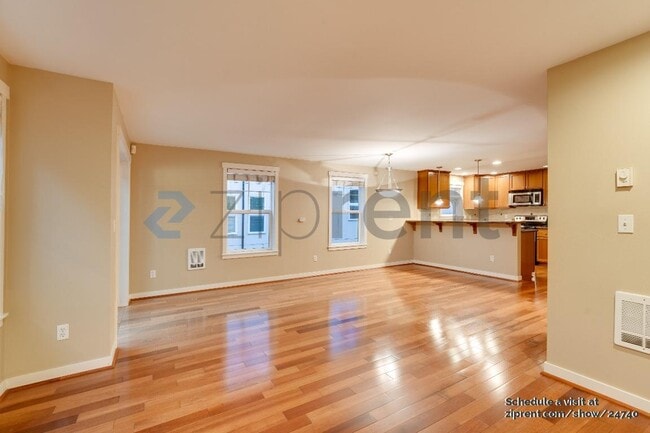 Photo - 9506 Interlake Ave N