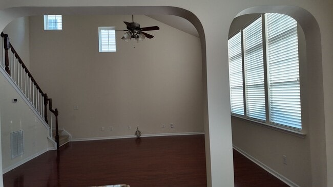 Photo - 1113 Garden Square Ln