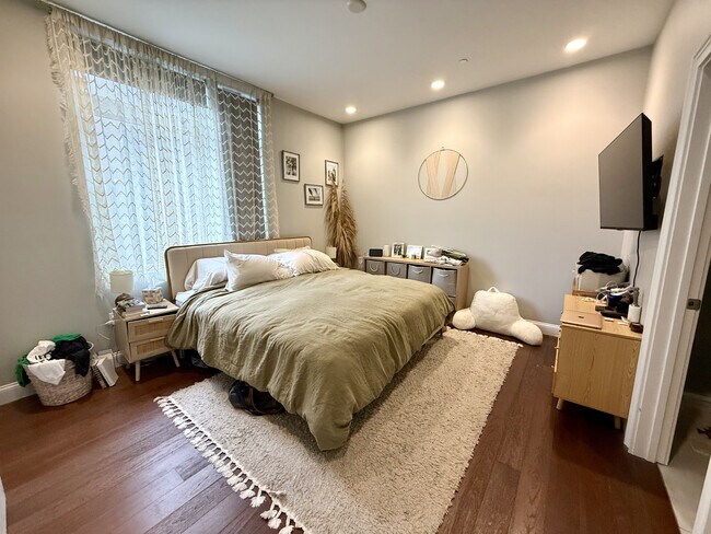 Photo - 170 W Broadway Unit 201