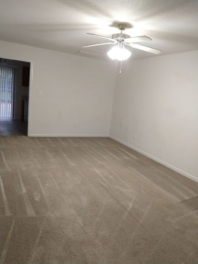 Photo - 109 E Coopers Ct