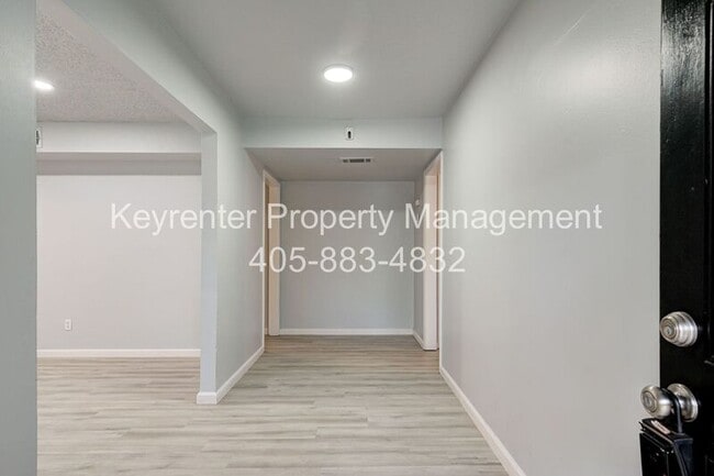 Building Photo - 1309 Crown Point Ave