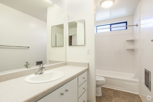 1BR,1BA-775SQ