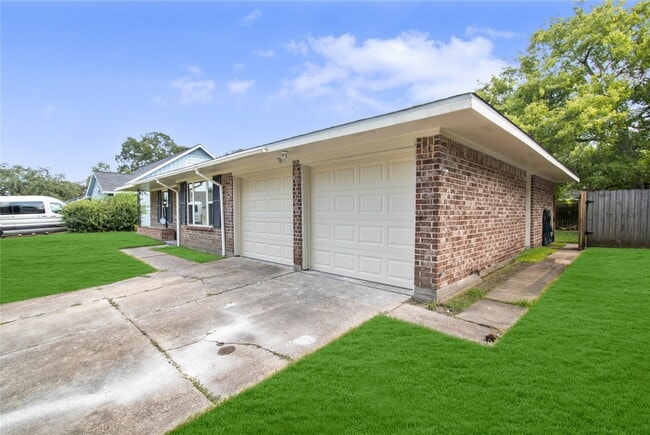 2005 Savanna Ct S