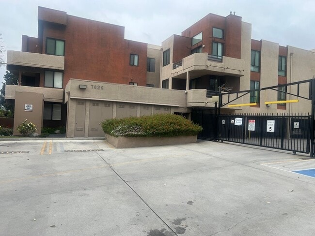 Building Photo - Spacious 2 Bedroom, 2 Bathroom, Canoga Par...