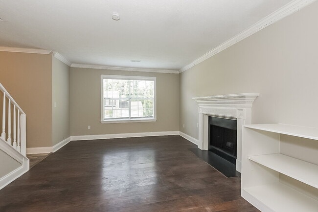 Photo - 885 Trace Cir NE