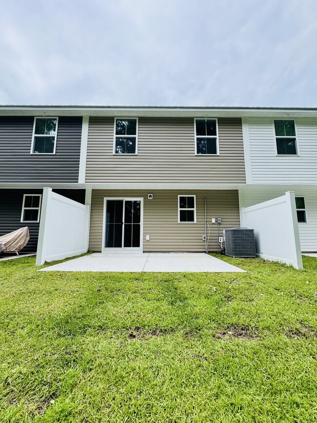 Photo - 261 Christiana Ln