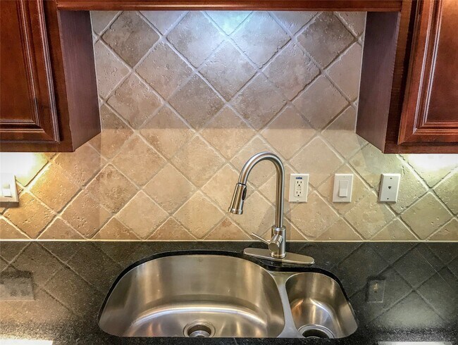 Photo - 1432 W 21st St Unit F