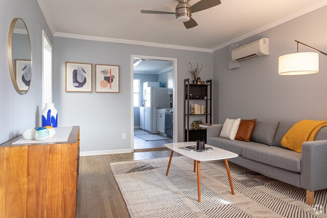 2BR, 1BA - 850 SF