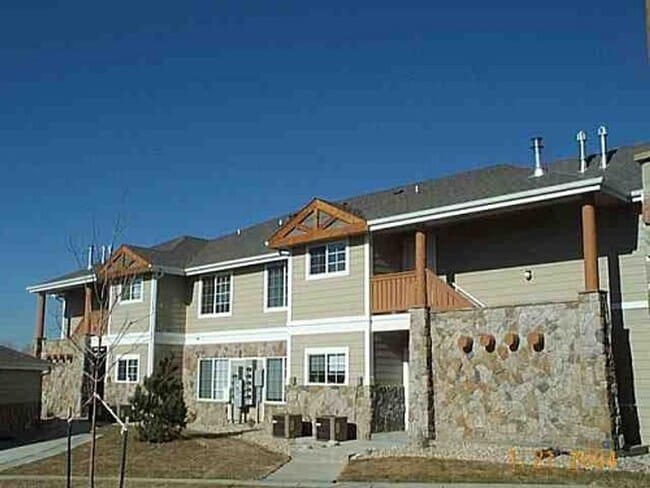 Building Photo - Easy Living Near It All – 2 Bed, 2 Bath Windsor Condo