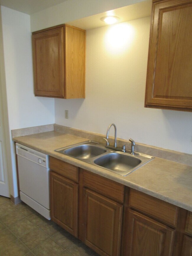Photo - Two Bedroom Apt. w/ Washer and Dryer Unit 1537