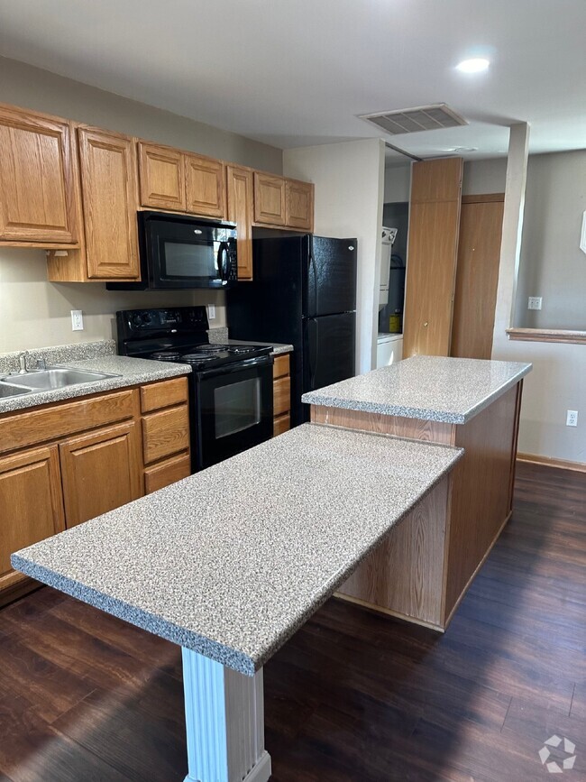 Building Photo - 1931 Dupont Dr Unit 202 Rental