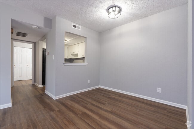 1BR, 1BA - 775SF - Dining Room