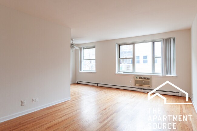 Photo - 3710 N Pine Grove Ave Unit 313