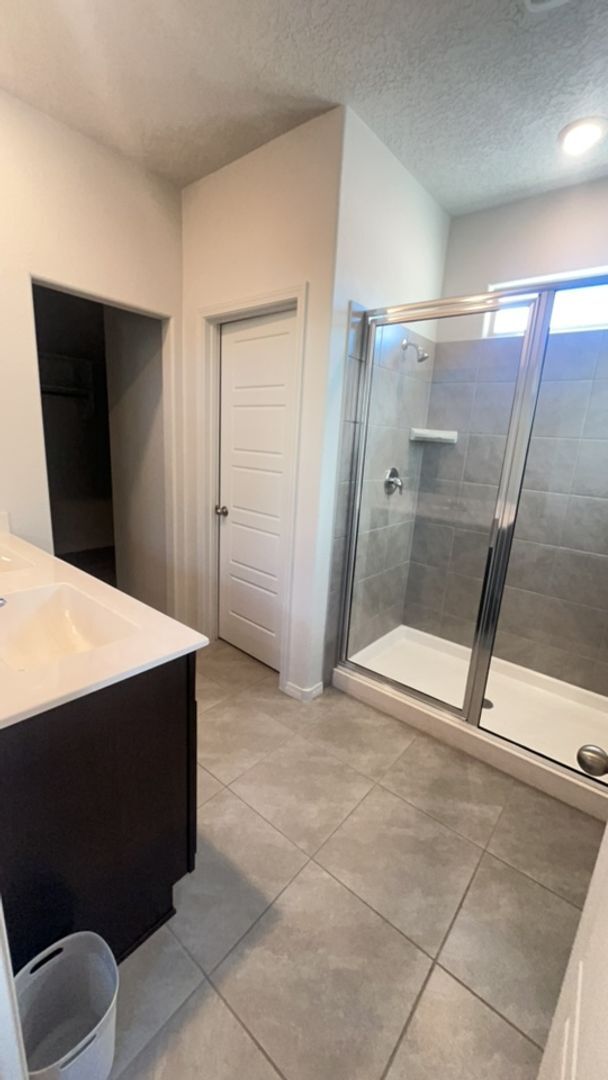 Photo - Beautiful UPGRADED 3bedroom 2 bathroom Hom...
