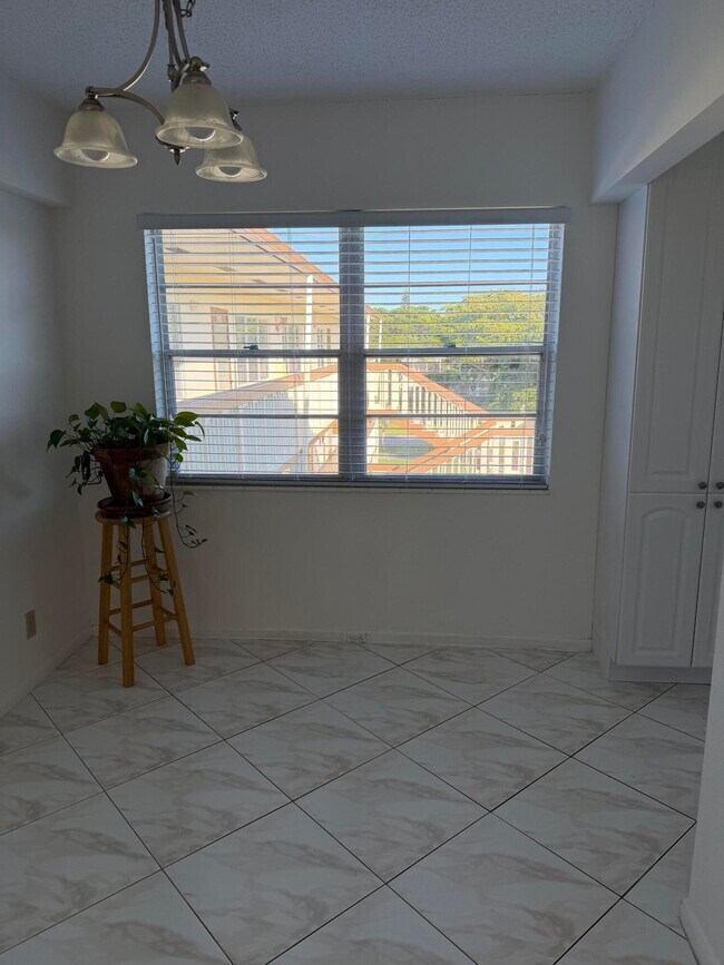 Photo - 332 Mansfield G