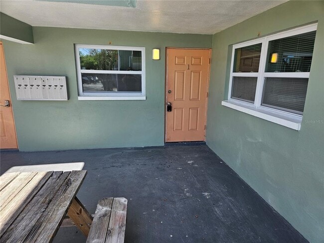 Building Photo - 2045 Alpine Rd Unit 1