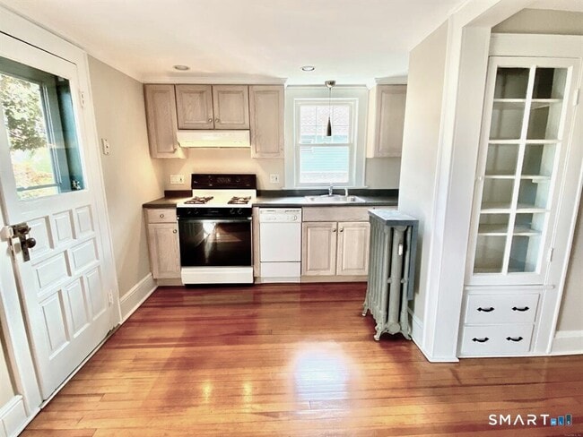 54 1st St