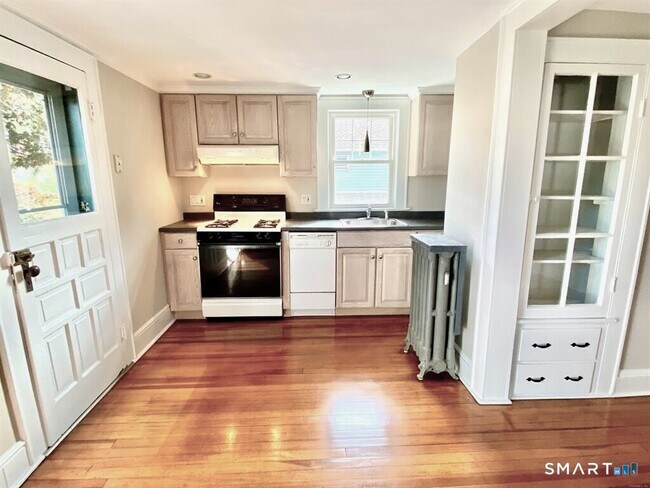 Photo - 54 1st St