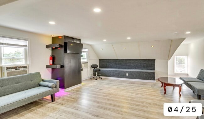 Photo - 1724 W Main St