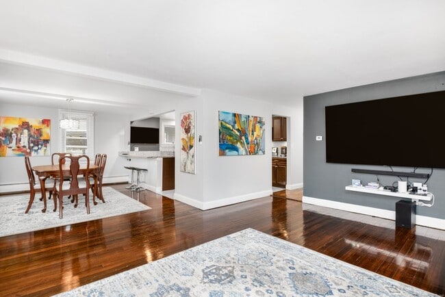 Photo - 1699 Boulevard
