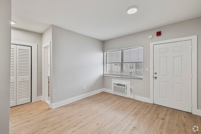 1BR, 1BA - 600SF - Living Room