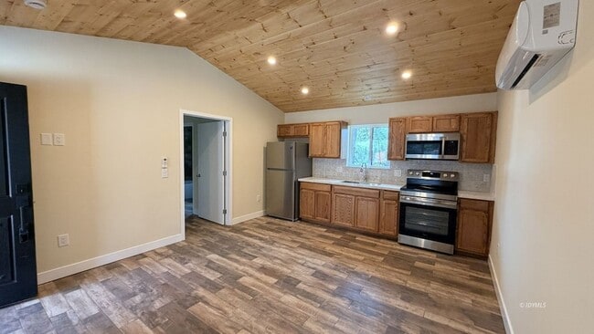 Photo - 54317 Pine Crest Ave