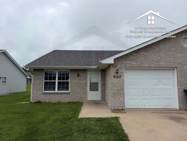 Building Photo - Gates Boulevard 2633–2635 Duplex Unit 2633 Gates Boulevard