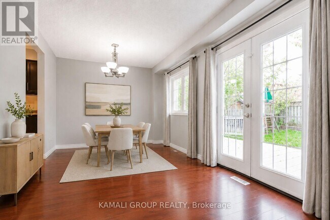 Photo - 77 Ecclestone Dr