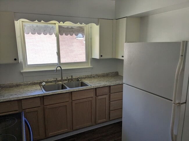 Photo - 92 S Walnut St Unit Apt 2