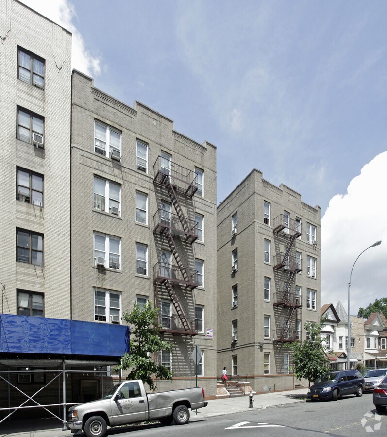 2033 Valentine Ave - 2033 Valentine Ave Apartments