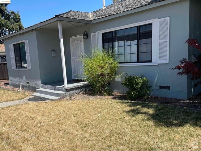 Building Photo - 1260 Mesa St Rental