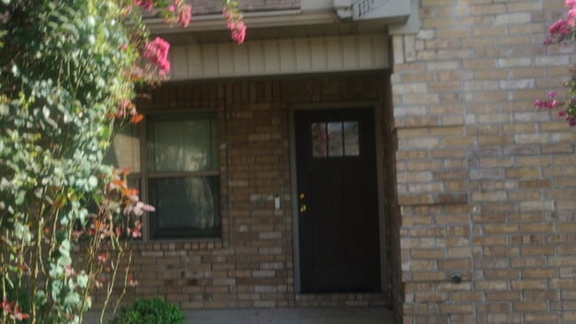 Photo - 1111 Heights Rd