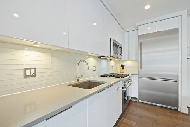 Photo - FURNISHED OR UNFURNISHED! One of the Most Desirable Locations On the Wharf!  1 Bed at the VIO! Av...