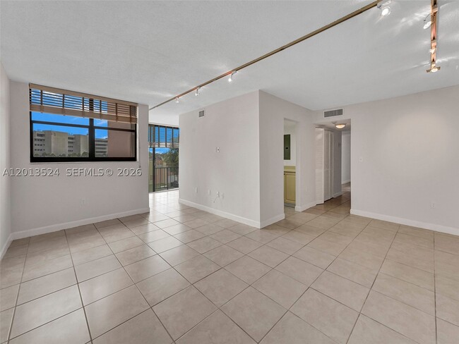 Building Photo - 9420 W Flagler St Unit 312