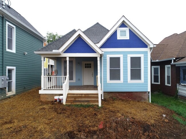 Building Photo - 4BR/3BA Cottage Near UTK | Student Friendl... Rental