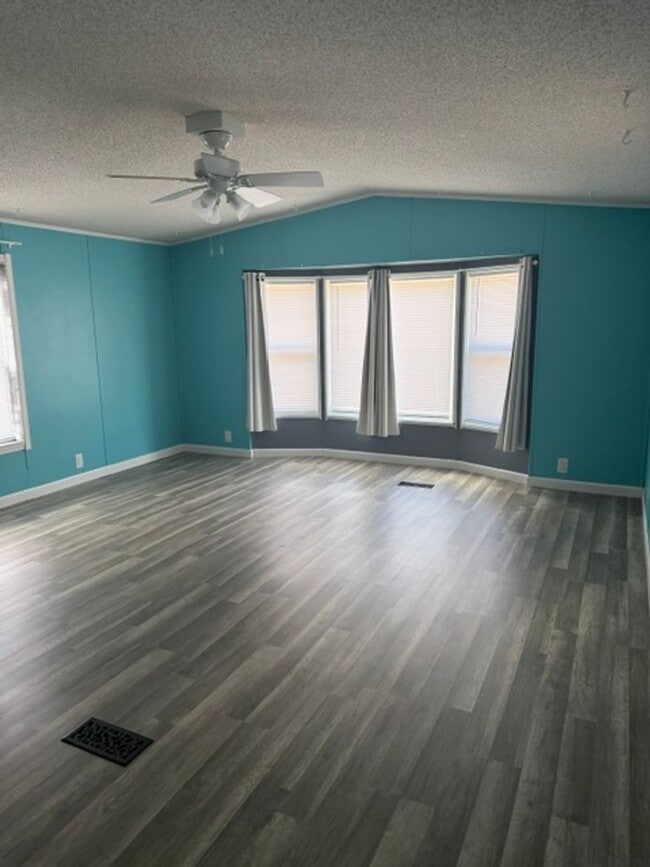 Photo - 2 Bedroom, 1 Bathroom Manufactured Home