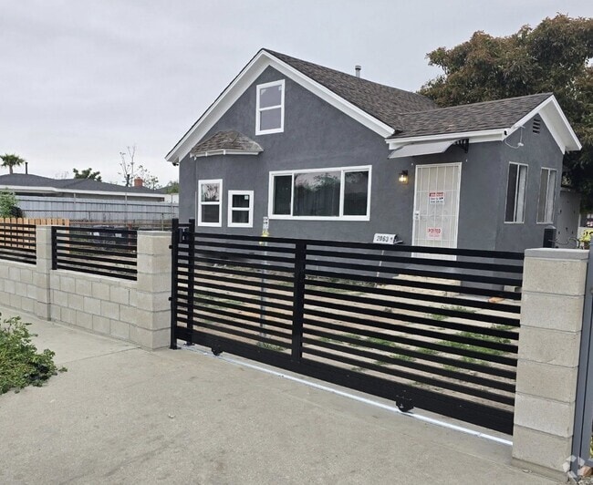 Building Photo - 2063 E 130th St Rental